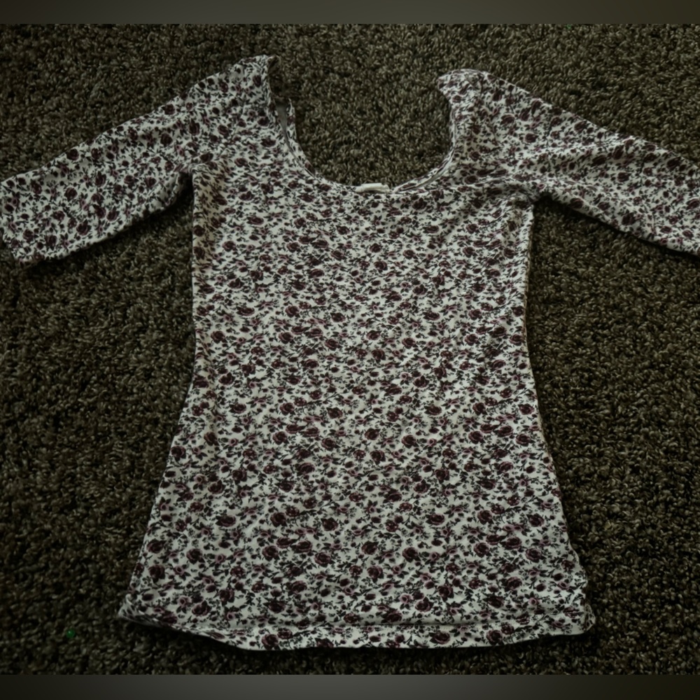 Gently used shirt from Garage. Fits juniors or petite women’s